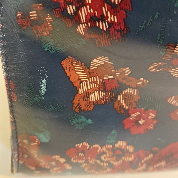 VGUC. Rienzo Satchel-fall tapestry by Patricia Nash. - Picture 15 of 16